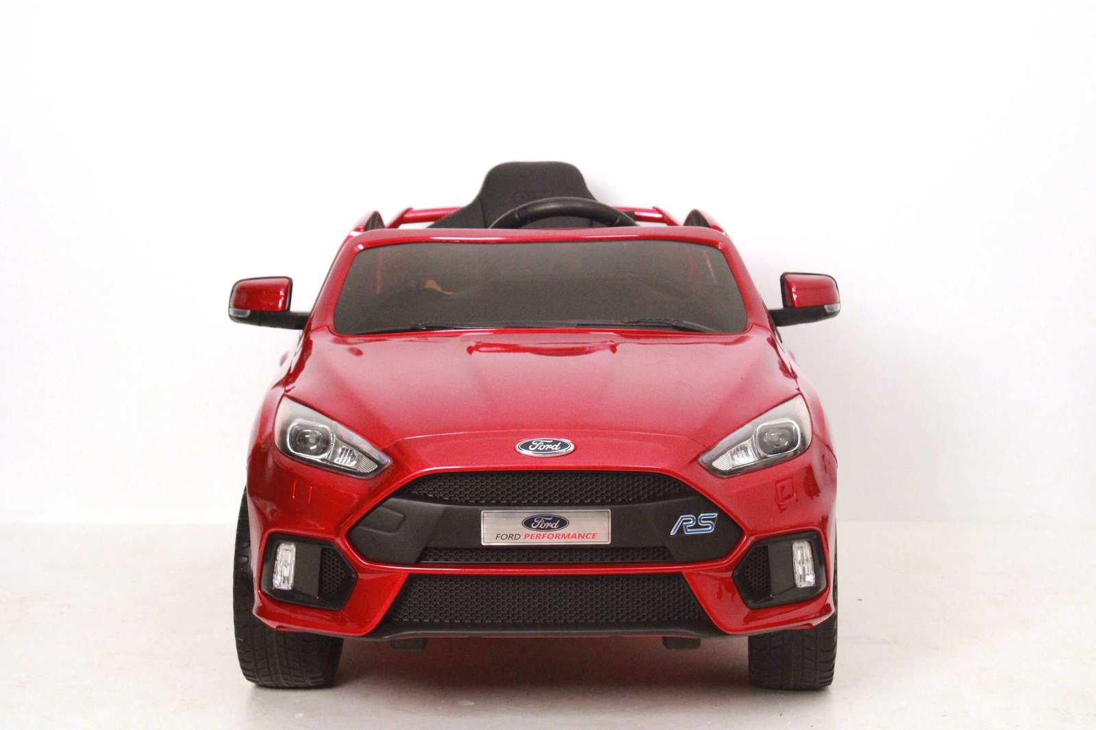 Электромобиль RiverToys Ford Focus RS купить в магазине Жирафик