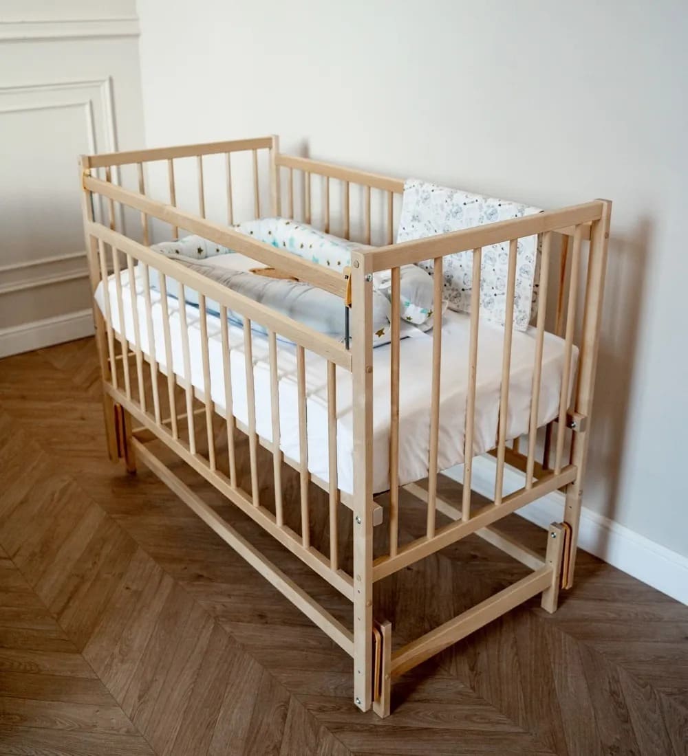 Купить детскую кроватку для Новорожденного с универсальным маятником в СПб легко!
