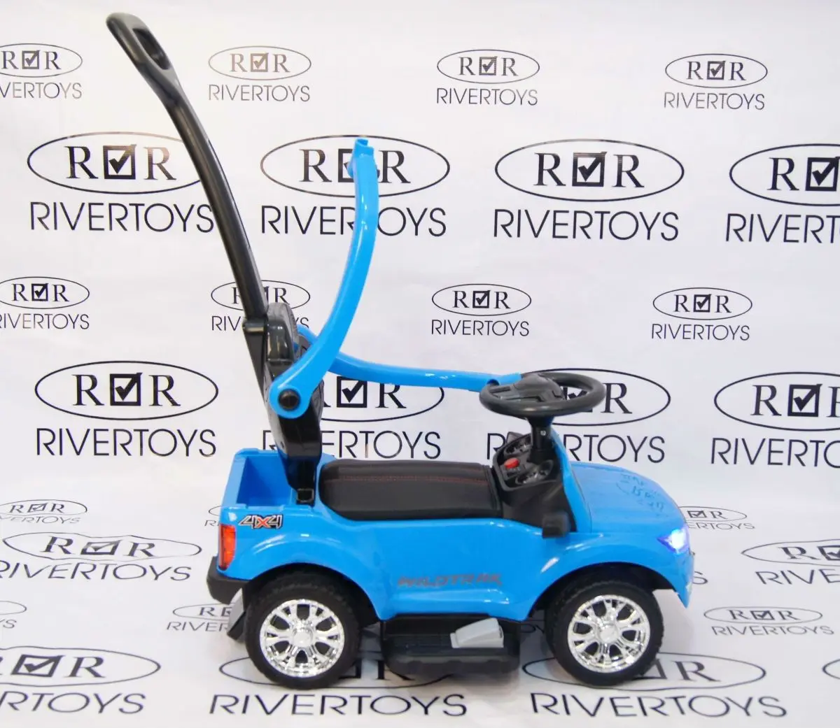 Купить Детская каталка-электромобиль RiverToys Ford Ranger DK-P01 с ручкой  в Краснодаре – интернет-магазин «Жирафик»