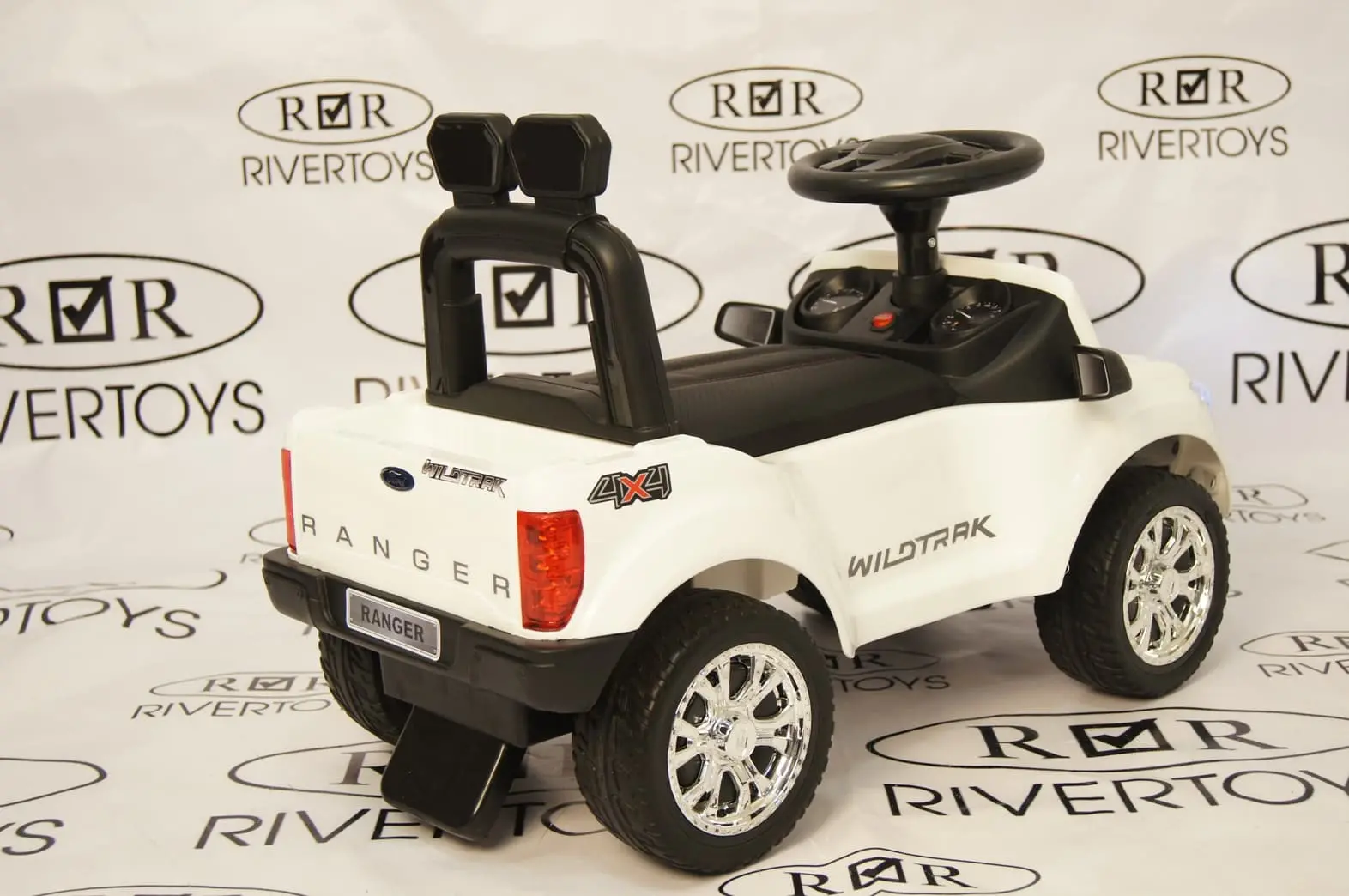 Купить Детская каталка RiverToys Ford Ranger DK-P01 в Краснодаре –  интернет-магазин «Жирафик»