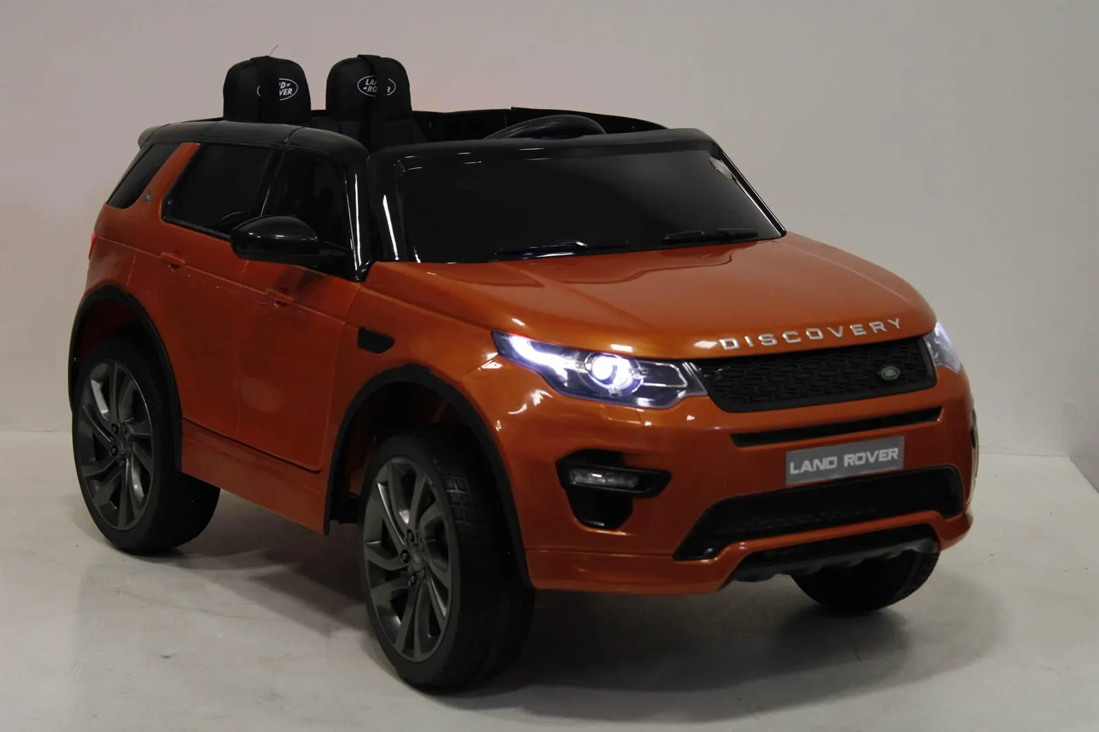 Электромобиль RiverToys Land Rover Discovery Sport O111OO купить в магазине  Жирафик